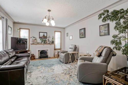 1411 20 Avenue Nw, Calgary, AB - Indoor Photo Showing Living Room With Fireplace