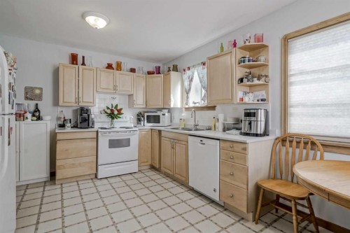 1411 20 Avenue Nw, Calgary, AB - Indoor Photo Showing Kitchen