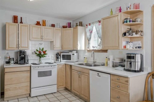 1411 20 Avenue Nw, Calgary, AB - Indoor Photo Showing Kitchen With Double Sink