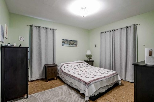 1411 20 Avenue Nw, Calgary, AB - Indoor Photo Showing Bedroom