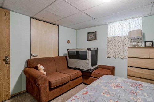 1411 20 Avenue Nw, Calgary, AB - Indoor Photo Showing Bedroom