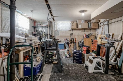 1411 20 Avenue Nw, Calgary, AB - Indoor