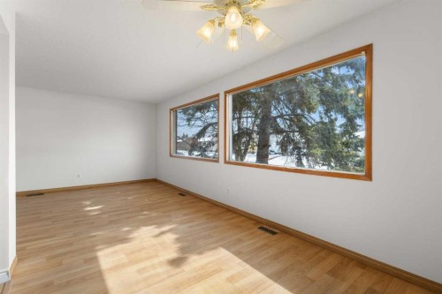 5216 Marian Road Ne, Calgary, AB - Indoor Photo Showing Other Room