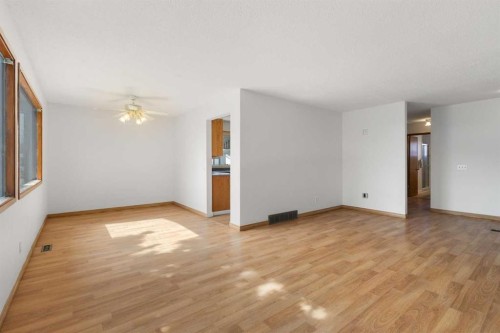 5216 Marian Road Ne, Calgary, AB - Indoor Photo Showing Other Room