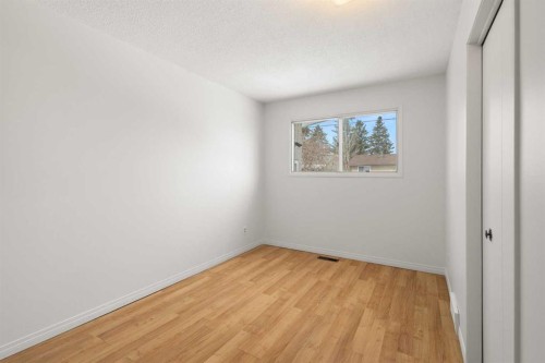 5216 Marian Road Ne, Calgary, AB - Indoor Photo Showing Other Room