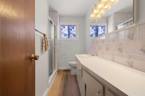 5216 Marian Road Ne, Calgary, AB - Indoor Photo Showing Bathroom