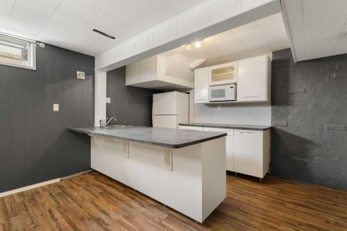 5216 Marian Road Ne, Calgary, AB - Indoor Photo Showing Kitchen