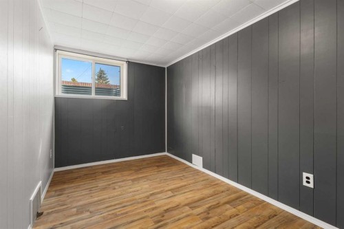 5216 Marian Road Ne, Calgary, AB - Indoor Photo Showing Other Room