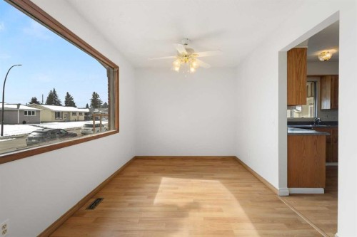 5216 Marian Road Ne, Calgary, AB - Indoor Photo Showing Other Room