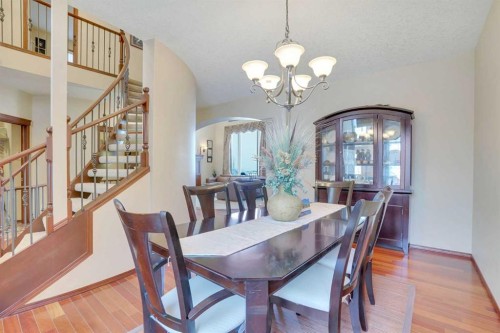 160 Tremblant Way Sw, Calgary, AB - Indoor Photo Showing Dining Room