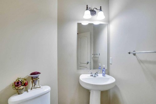 160 Tremblant Way Sw, Calgary, AB - Indoor Photo Showing Bathroom