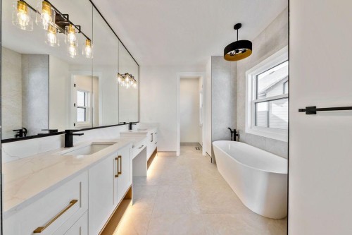 68 Sunvalley Way, Cochrane, AB - Indoor Photo Showing Bathroom