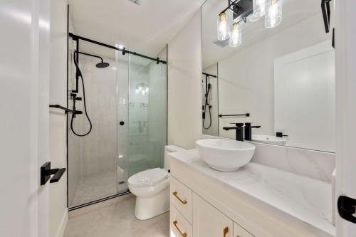 68 Sunvalley Way, Cochrane, AB - Indoor Photo Showing Bathroom