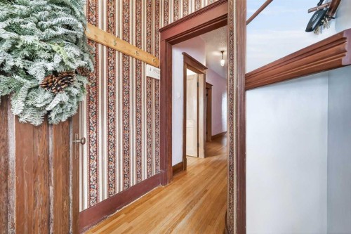 2713 9 Avenue Se, Calgary, AB - Indoor Photo Showing Other Room