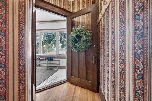 2713 9 Avenue Se, Calgary, AB - Indoor Photo Showing Other Room