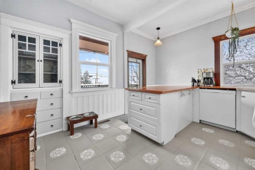 2713 9 Avenue Se, Calgary, AB - Indoor Photo Showing Other Room