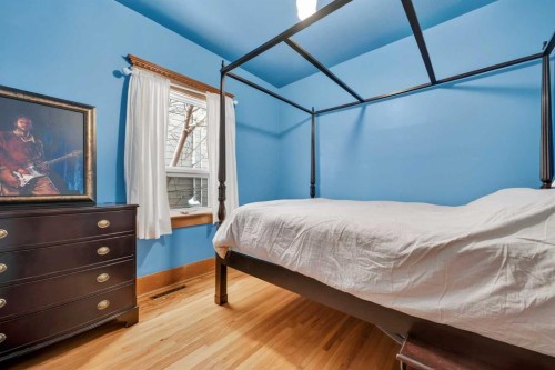 2713 9 Avenue Se, Calgary, AB - Indoor Photo Showing Bedroom