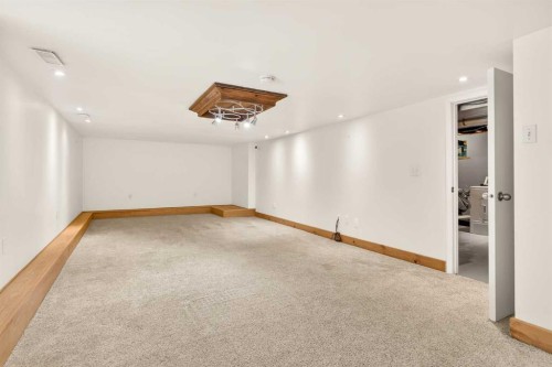 2713 9 Avenue Se, Calgary, AB - Indoor Photo Showing Other Room