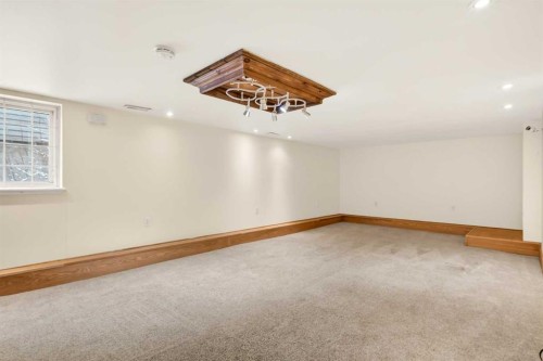 2713 9 Avenue Se, Calgary, AB - Indoor Photo Showing Other Room