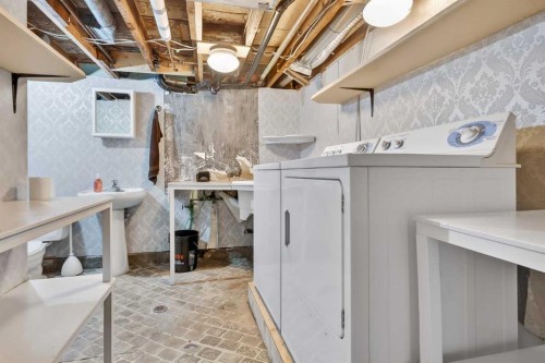 2713 9 Avenue Se, Calgary, AB - Indoor