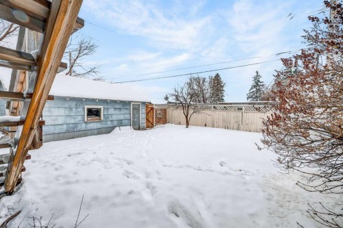 2713 9 Avenue Se, Calgary, AB - Outdoor