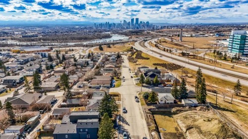 2713 9 Avenue Se, Calgary, AB - Outdoor With View