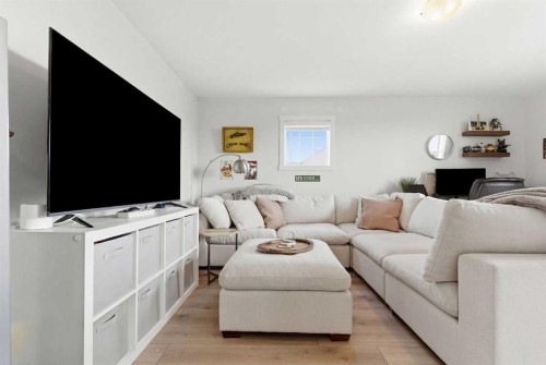 479 Cranbrook Square Se, Calgary, AB - Indoor Photo Showing Living Room
