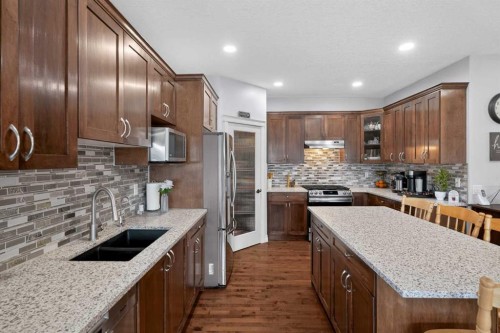 207 Strathmore Lakes Bend, Strathmore, AB - Indoor Photo Showing Kitchen With Double Sink With Upgraded Kitchen