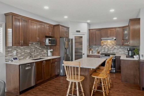 207 Strathmore Lakes Bend, Strathmore, AB - Indoor Photo Showing Kitchen With Upgraded Kitchen