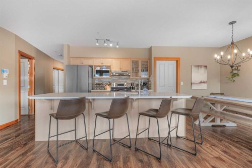 206C-1120 Railway Avenue, Canmore, AB - Indoor Photo Showing Kitchen With Upgraded Kitchen