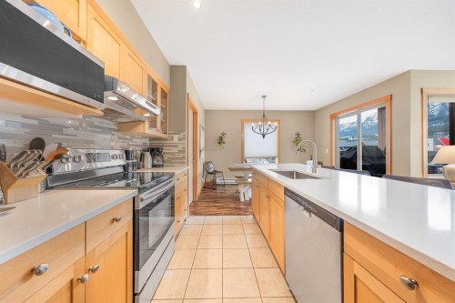 206C-1120 Railway Avenue, Canmore, AB - Indoor Photo Showing Kitchen