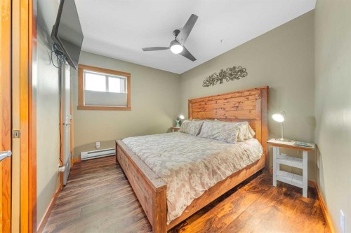 206C-1120 Railway Avenue, Canmore, AB - Indoor Photo Showing Bedroom
