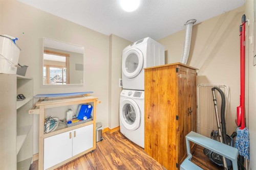206C-1120 Railway Avenue, Canmore, AB - Indoor Photo Showing Laundry Room