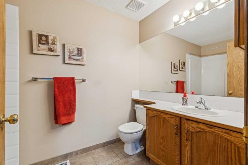 53 Somervale Point Sw, Calgary, AB - Indoor Photo Showing Bathroom