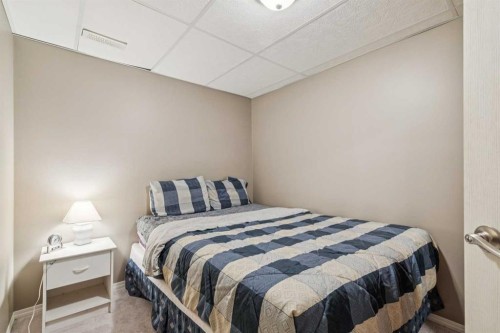 53 Somervale Point Sw, Calgary, AB - Indoor Photo Showing Bedroom