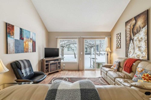 53 Somervale Point Sw, Calgary, AB - Indoor Photo Showing Living Room
