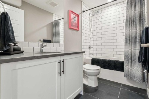 128 Sundown View, Cochrane, AB - Indoor Photo Showing Bathroom