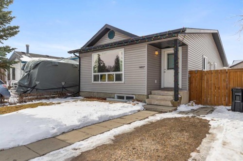 1607 Summerfield Boulevard  Airdrie, AB T4B 1C7