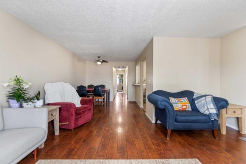 1607 Summerfield Boulevard, Airdrie, AB - Indoor Photo Showing Living Room