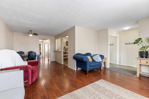 1607 Summerfield Boulevard, Airdrie, AB - Indoor Photo Showing Living Room