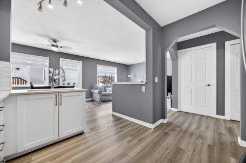 237 Willowbrook Close Nw, Airdrie, AB - Indoor Photo Showing Kitchen