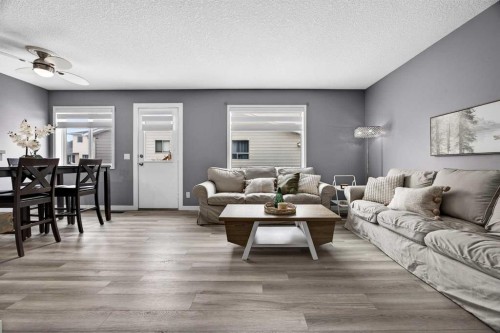 237 Willowbrook Close Nw, Airdrie, AB - Indoor Photo Showing Living Room