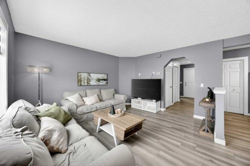 237 Willowbrook Close Nw, Airdrie, AB - Indoor Photo Showing Living Room