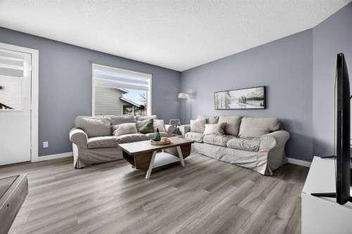 237 Willowbrook Close Nw, Airdrie, AB - Indoor Photo Showing Living Room