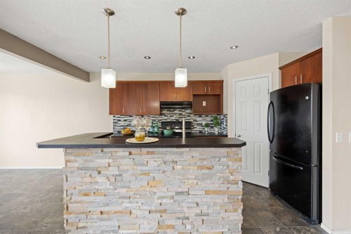 69 Everglen Way Sw, Calgary, AB - Indoor Photo Showing Kitchen