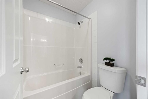 69 Everglen Way Sw, Calgary, AB - Indoor Photo Showing Bathroom