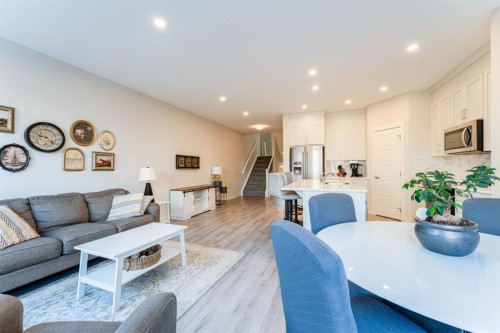 5 Sage Bluff Heights Nw, Calgary, AB - Indoor Photo Showing Living Room