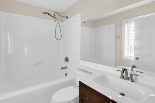26 Willow Drive, Cochrane, AB - Indoor Photo Showing Bathroom
