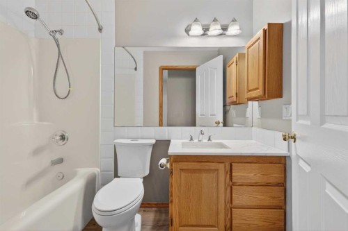 106 Cambridge Glen Drive, Strathmore, AB - Indoor Photo Showing Bathroom