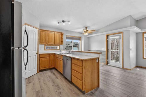 106 Cambridge Glen Drive, Strathmore, AB - Indoor Photo Showing Kitchen